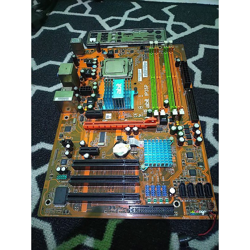 Mobo lga775 DDR2 4slot ram support quadcore