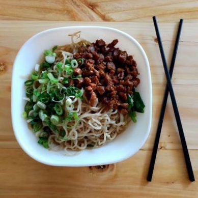 

Mie ayam bawah pohon
