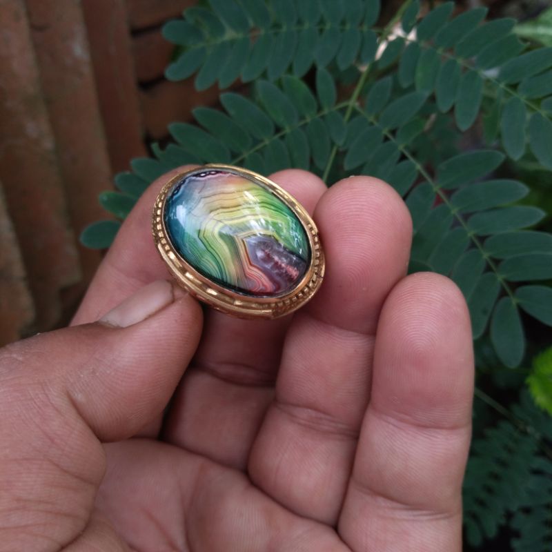 batu rubah pelangi banyuwangi motif junjung derajat.