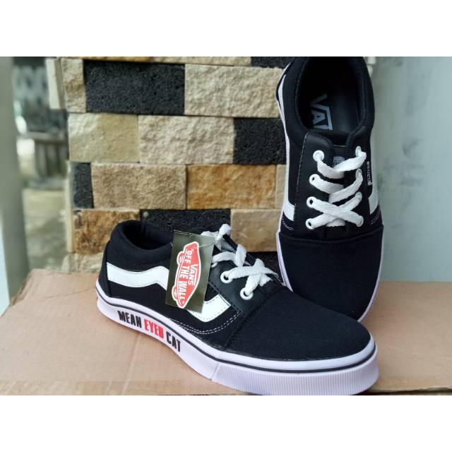 SEPATU VANS SNEAKER