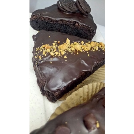 

FUDGY BROWNIES SEKAT