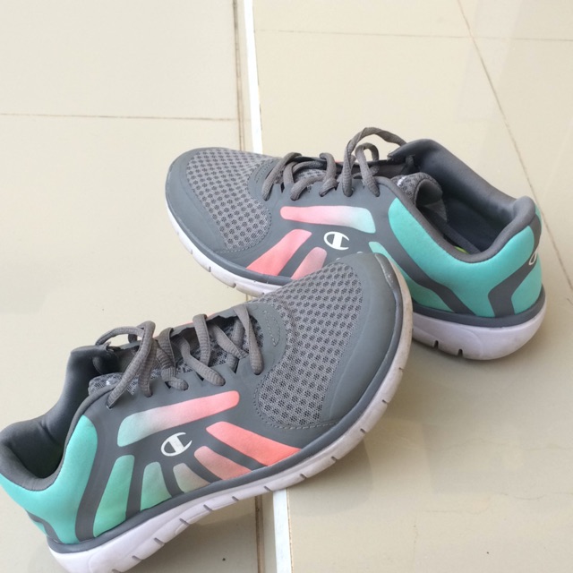 Sepatu champion