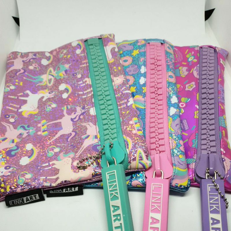 

Kotak Pensil Bahan Plastik Dengan Print Dan Glitter Ukuran Medium