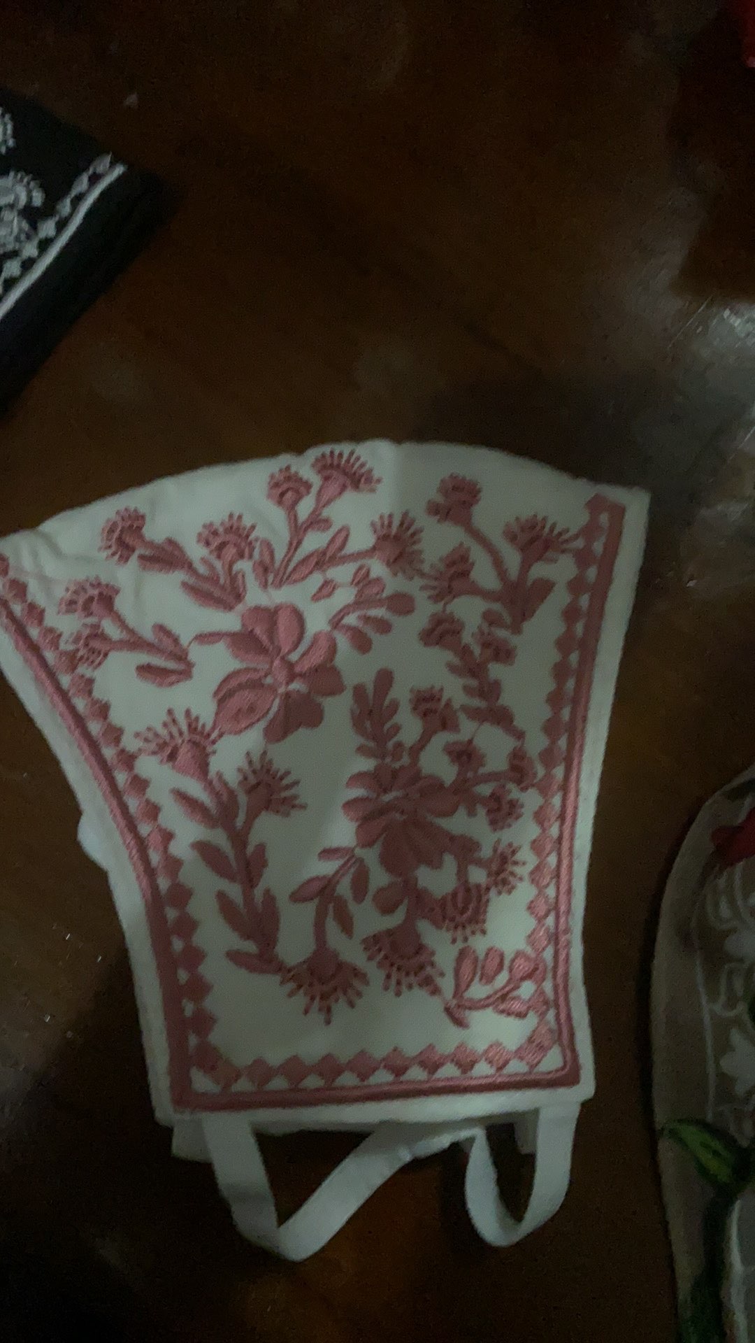 Masker Bordir Ranting Bunga Pink