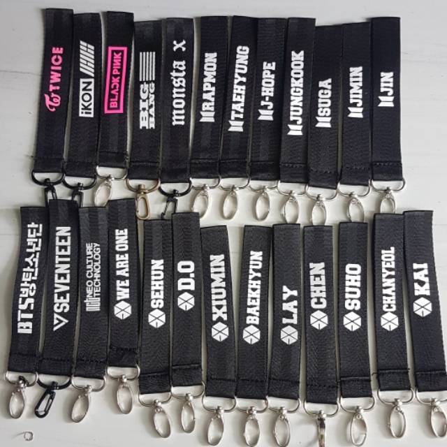 BTS GOT7 EXO WANNA ONE BLAKPINK SEVENTEEN NCT TWICE Strap kpop name keychain keyring lanyard custom