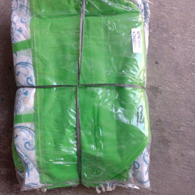 

Banyak Peminat Tas box nasi hajatan/spunbond /serut 18x18 (Lusin)'
