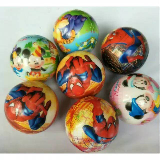 Mainan bola karet karakter