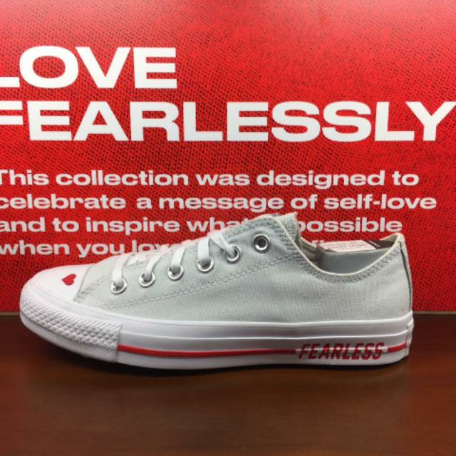 Sepatu converse love fearlessly