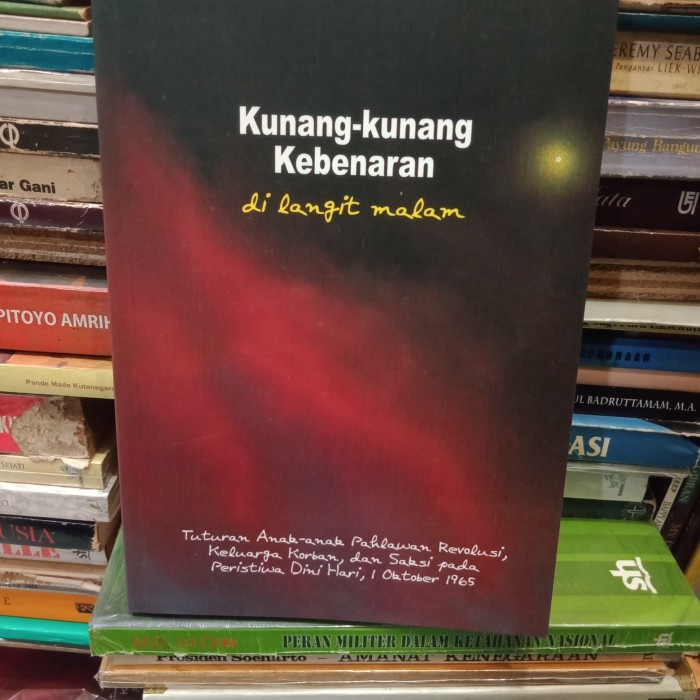 

DISKON SPESIAL KUNANG - KUNANG KEBENARAN DI LANGIT MALAM TUTURAN ANAK -ANAK PAHLAWAN TERLARIS