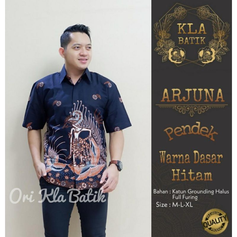 Hem Batik Lengan Pendek Pria ARJUNA PENDEK Warna Dasar Hitam Bahan Katun Halus Full Furing