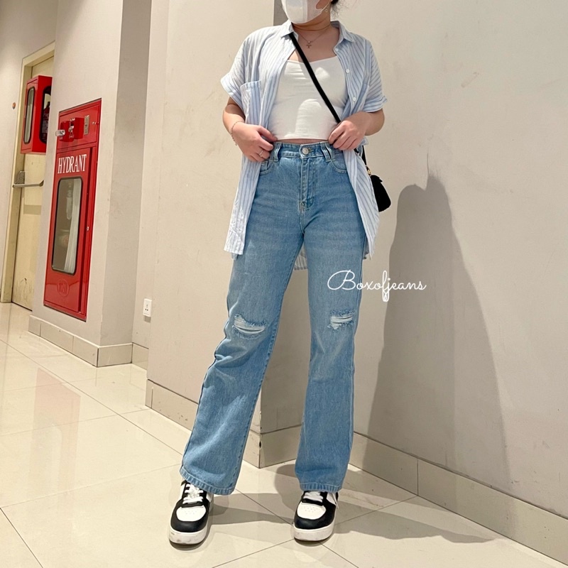 Boxofjeans - MARIE Ripped HW Loose Jeans - LIGHT BLUE