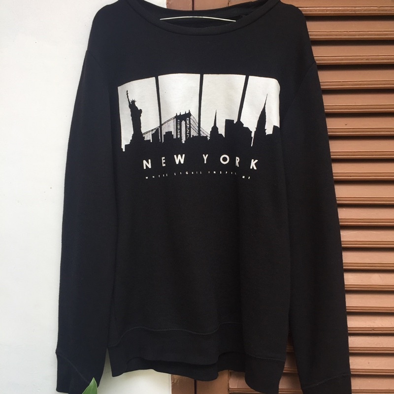 BERSHKA New York City Full Black Long Sleeves Graphic Printed Crewneck Sweatshirt / Sweater Hitam Le