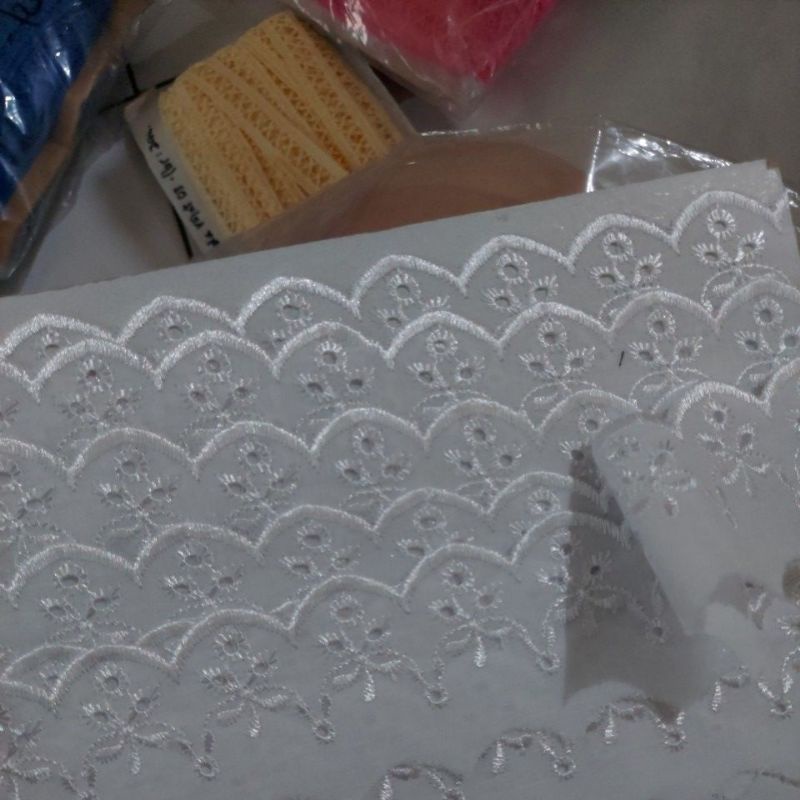 putih renda lubang 3 victory (lebar : 6,5cm)