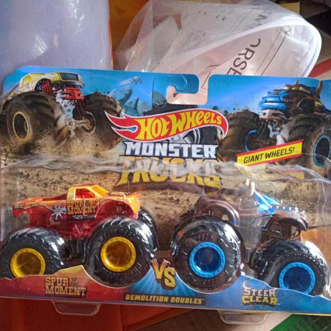 Hotwheels Hot Wheels Monster Truck Trucks Spur Moment vs Steer Clear