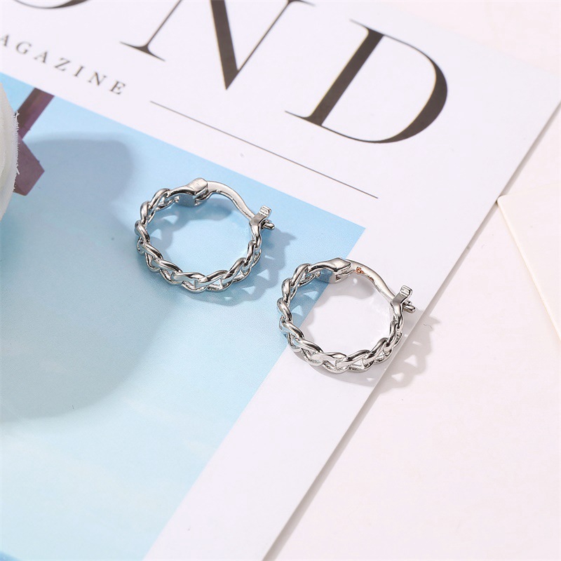 Anting-anting aksesoris fashion Anting geometris berongga sejuk dan sederhana