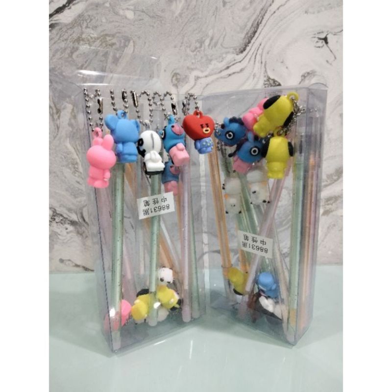 12 Pcs (1 lusin) Pulpen / Pulpen Gel Karakter Boneka BTS Gantungan Lucu