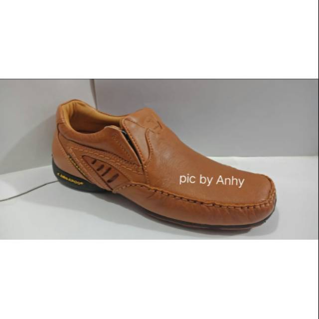 Sepatu Pria Kangaroo