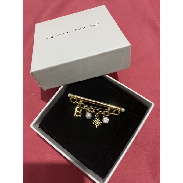 brooch buttonscarf x riamiranda xanadu series