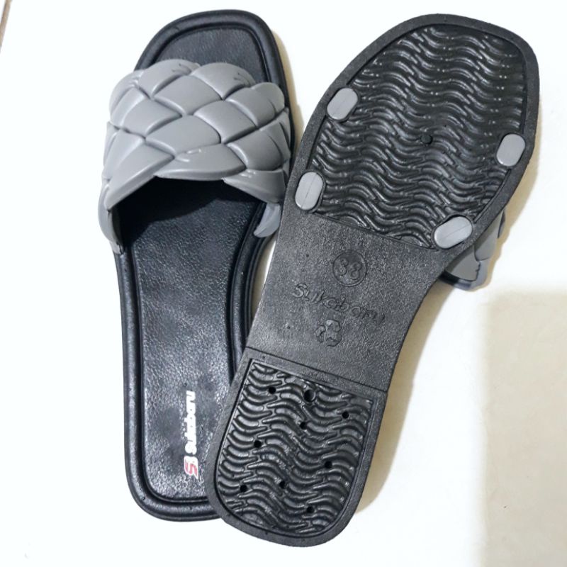 GISEL Original Sandal Boloni Wanita Slop Karet Jelly Sendal Fashion Santai Flat Murah Selop Motif Korea Kepang Anyaman Slip On Mirela Import Kokop Premio Cewek Perempuan Lentur Empuk Murah Cantik dan Nyaman