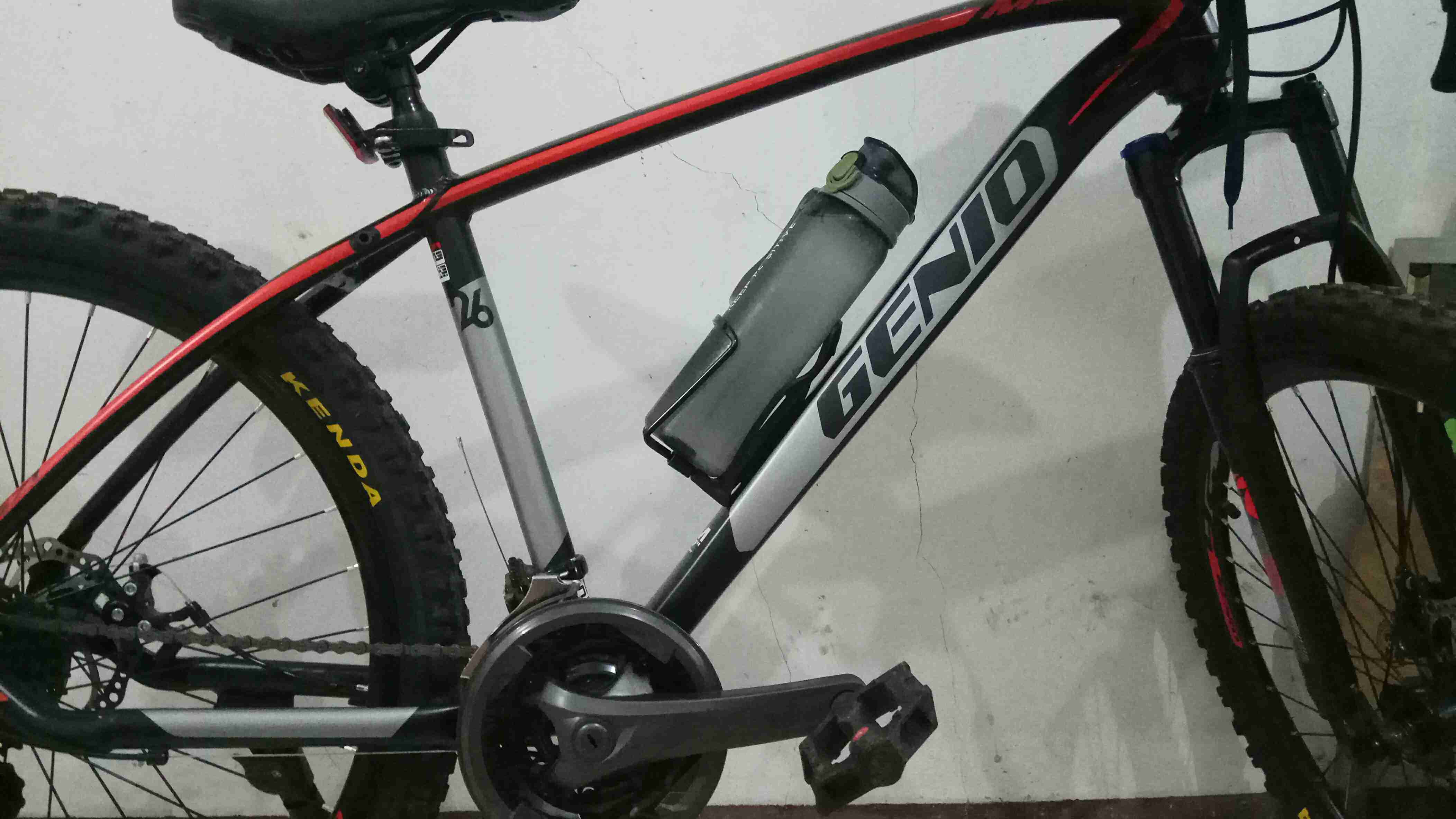 Holder Botol Minum Bahan Aluminium Untuk Sepeda Gunung