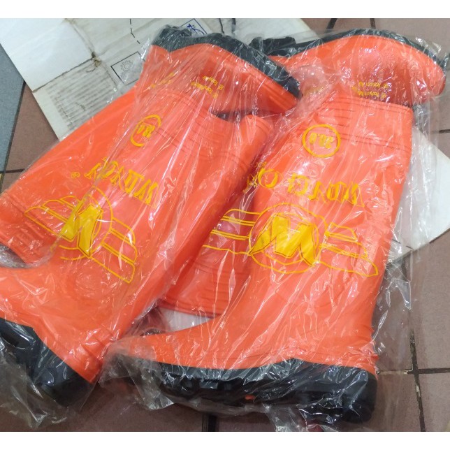 Sepatu Boot Orange WING ON