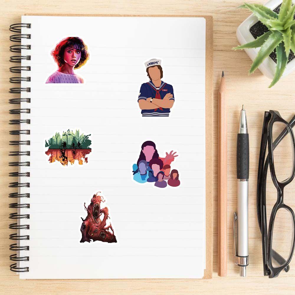 Lanfy TV Show Stranger Things Gitar Koper Anime Decals Anak Hadiah Karakter Kartun Thriller Graffiti Stiker Untuk Laptop Bagasi Fans Koleksi Hadiah Alat Tulis Sticker