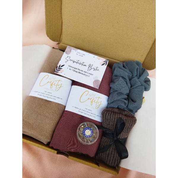 

HAMPERS HIJAB BELLA SQUARE PASHMINA CERUTY PASHMINA PLISKET SCRUNCHIE INNER IKET GIFT BOX MURAHKADO HADIAH WISUDA ULANG TAHUN KADO PACAR SAHABAT PERNIKAHAN