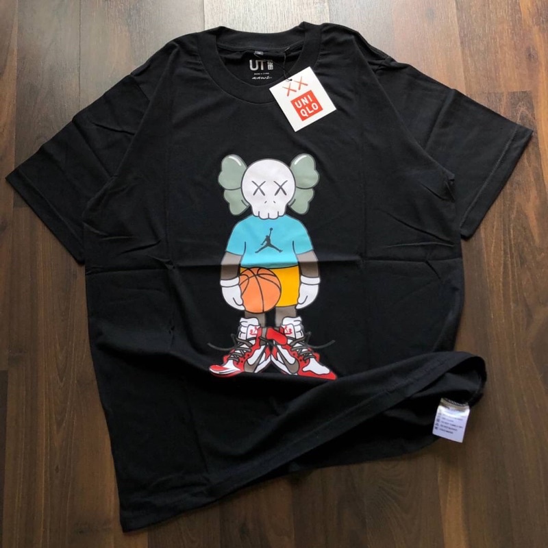 KAOS UNIQLO | BAJU UNIQLO KAWS X JORDAN FULLTAG ~ BISA COD BAYAR DI TEMPAT