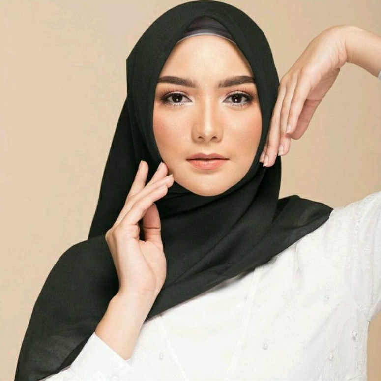 elzata hijab segi empat