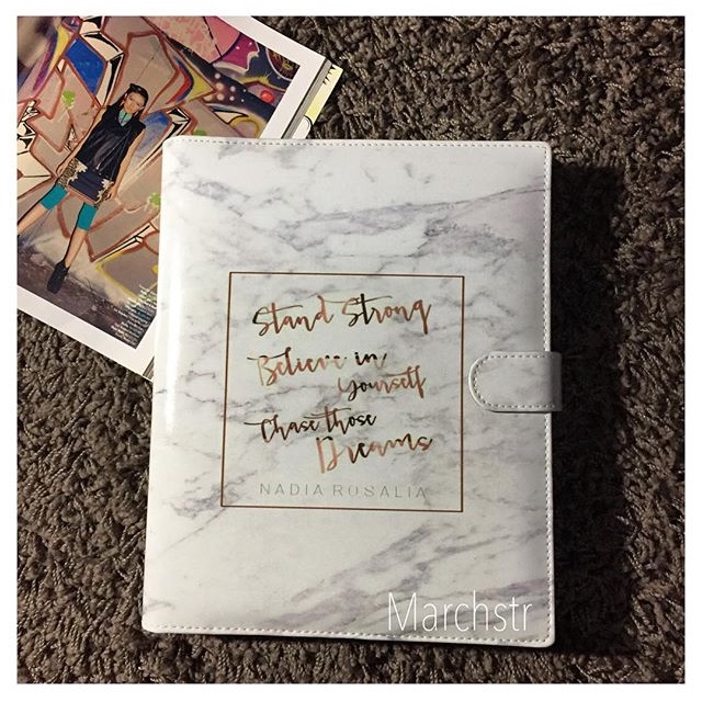

Binder Custom Marble