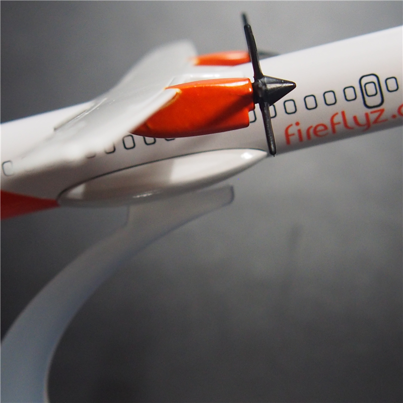 Firefly ATR-72-600 Miniatur Diecast Pesawat Terbang Malaysia Bahan Alloy Metal Dengan Stand Display