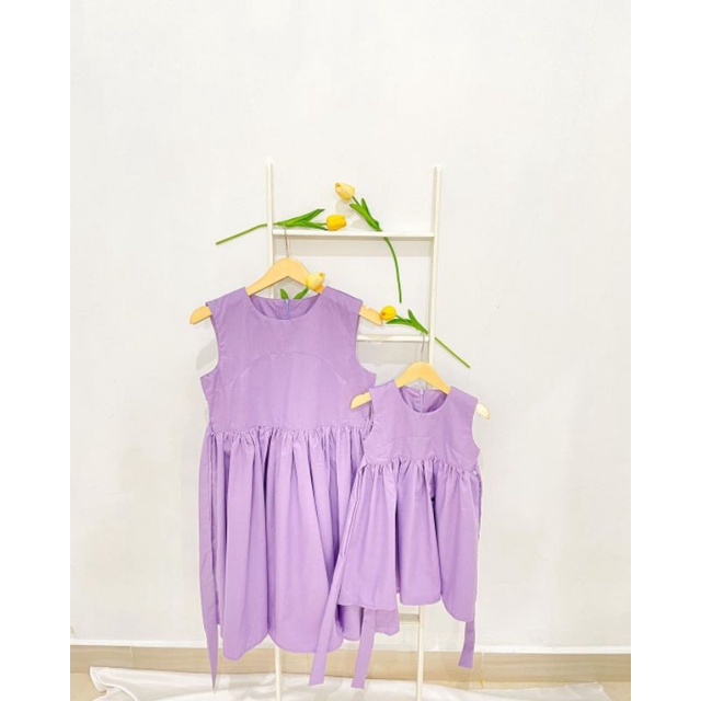 Dress couple mom and kids