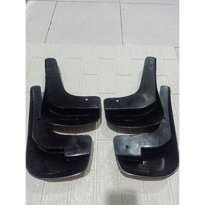 karpet Lumpur / tahanan / penahan mudguard avanza lama/old 2004-2007 1set-4pcs penahan Lumpur Avanza