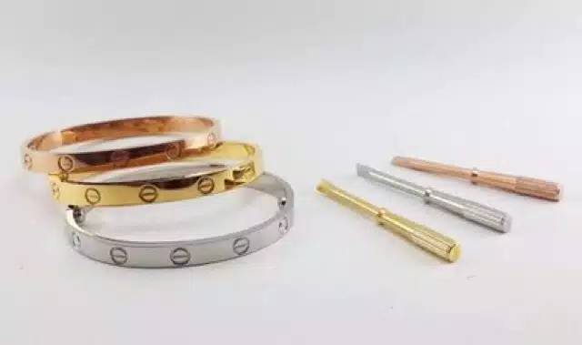 GELANG TITANIUM ANITA ANTI KARAT AKSESORIS GELANG TANGAN WANITA GELANG TANGAN WANITA GELANG PREMIUM