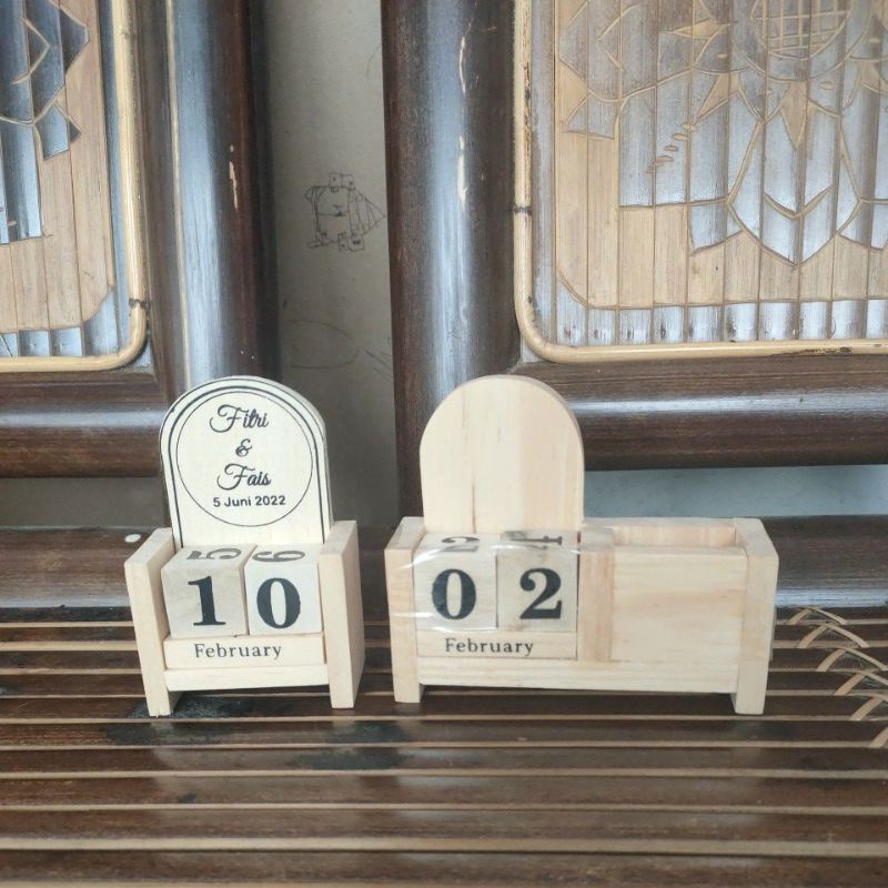 

kalender abadi plus tempat pulpen custom sablon