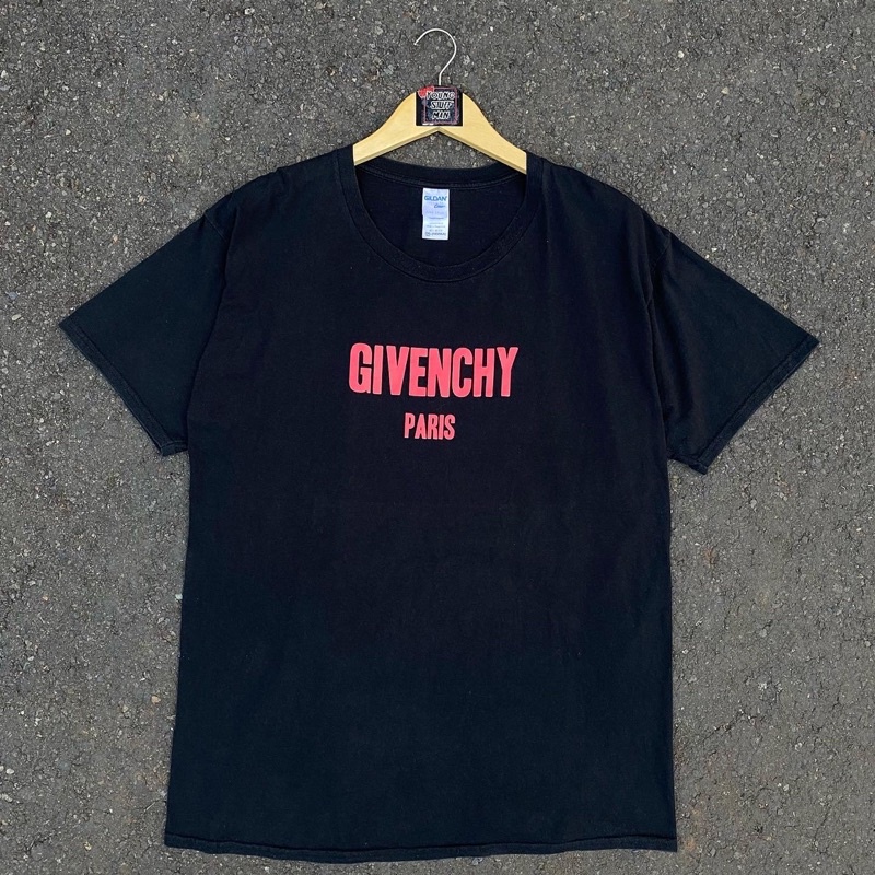 BAJU TSHIRT KAOS GIVENCHY PARIS BY GILDAN BUILD UP SECOND THRIFTING ORIGINAL