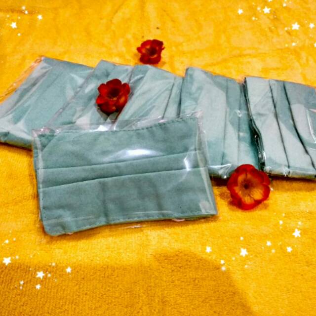 Masker kain warna hijau