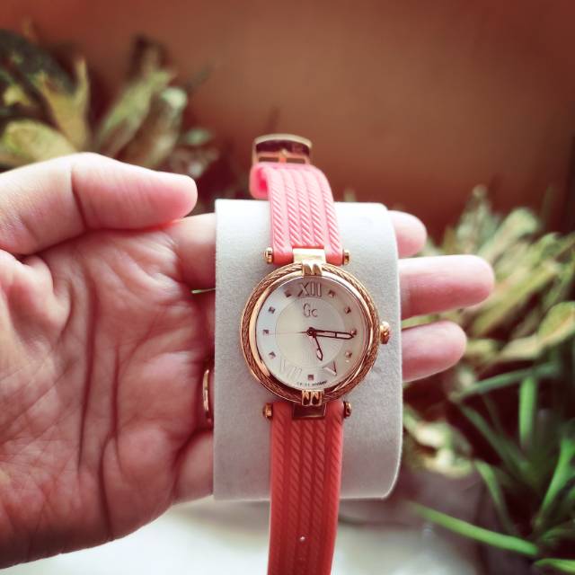 Jam Tangan GC Rose Gold
