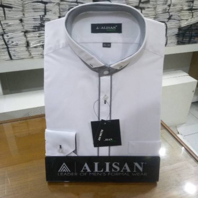 Alisan Kemeja Koko Putih Motif Kancing Lengan Panjang Slimfit