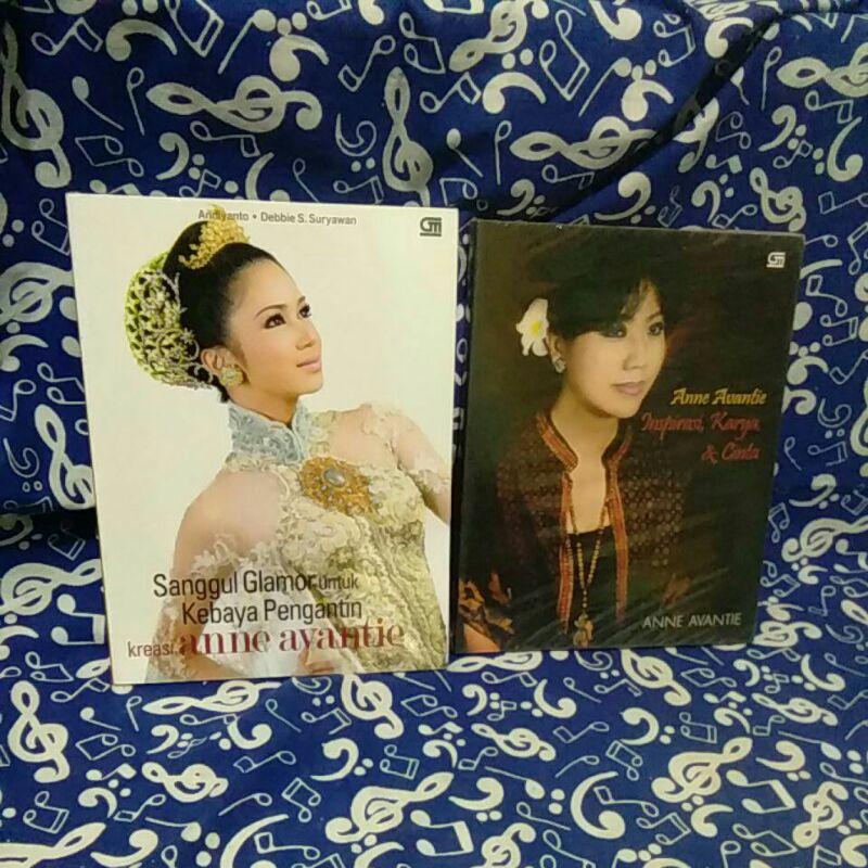 2 BUKU - ANNE AVANTIE - FASHION - KEBAYA - DISAINER - DESIGNER - MODE