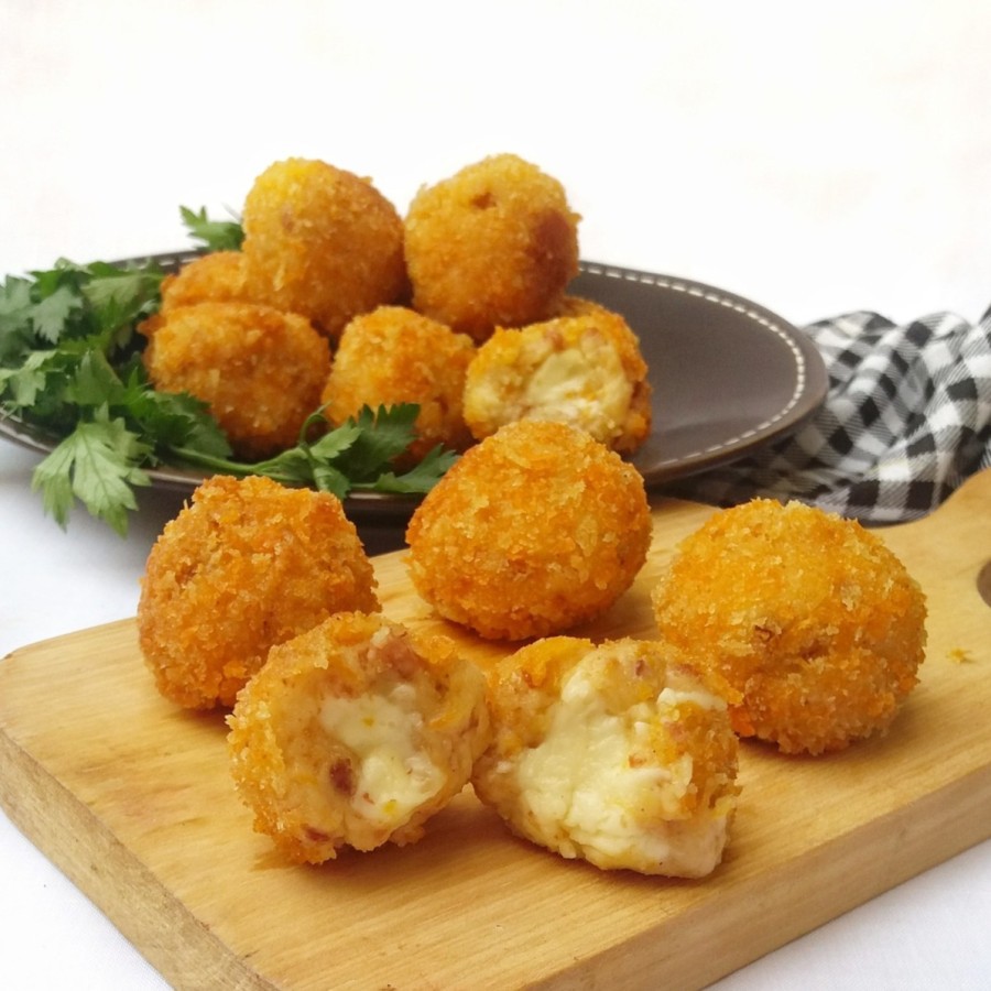 

Potato cheeseball/ Bitterballen mbah nonik isi 10pcs (FROZEN)