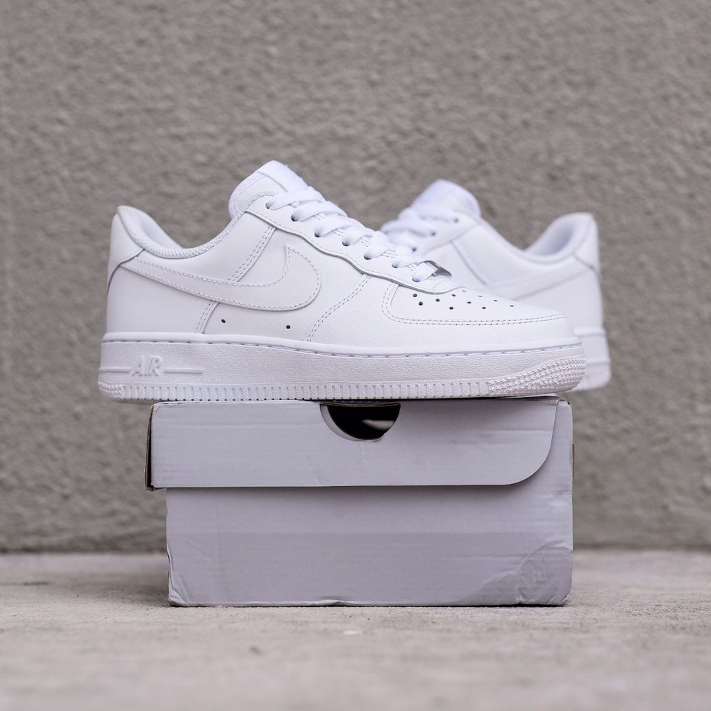Sepatu Nike Air Force 1 Triple White Original Casual Sneakers Pria Couple Wanita