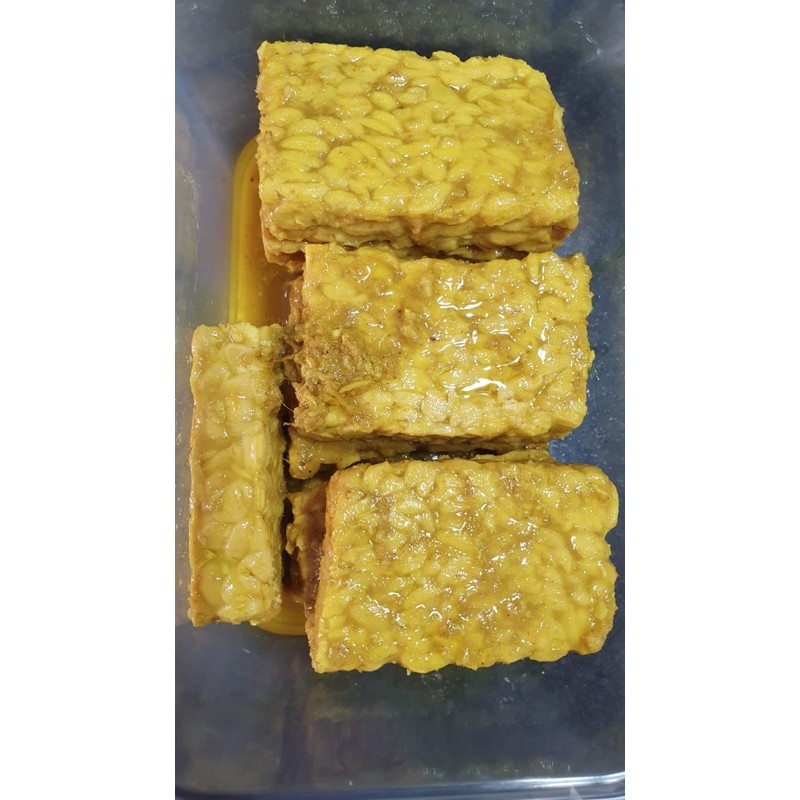 

Tempe Ungkep Bumbu Kuning siap di goreng 1 box isi 10 potong tempe