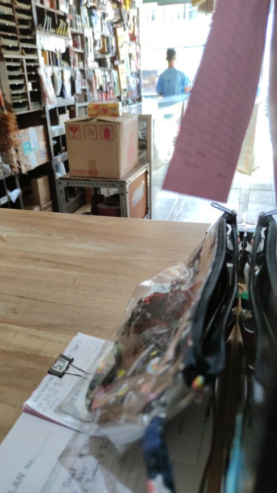 Tempat Payung Rotan Sintetis Bentuk Kotak Dan Bulat