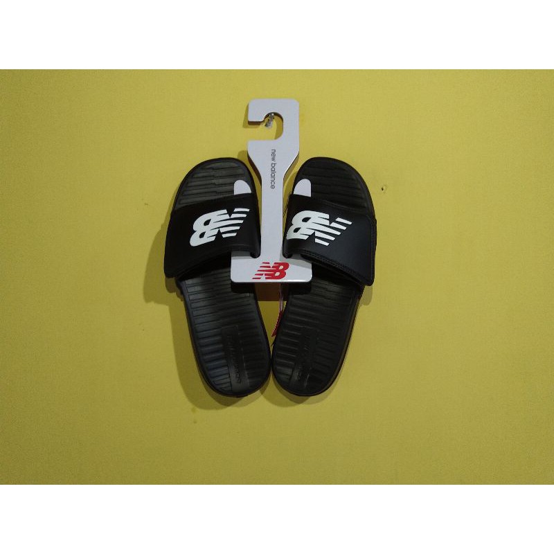 New Balance SD230BK Hitam