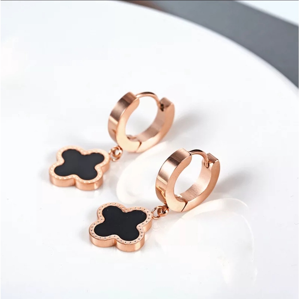 Anting Jepit Titanium Aksen Bunga Semanggi Tersedia Warna Rose Gold, Gold dan Silver