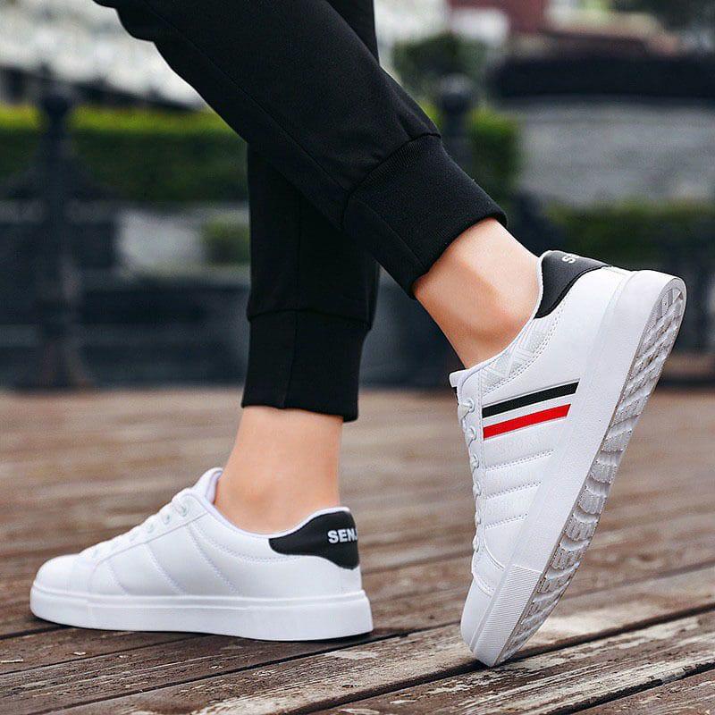 Sepatu impor sepatu sneakers adinova / sepatu badminton