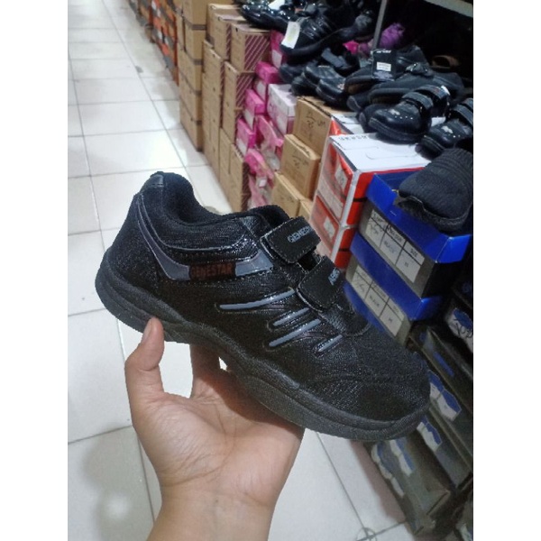 sepatu sekolah hitam polos lem dua merek genestar size 28-36