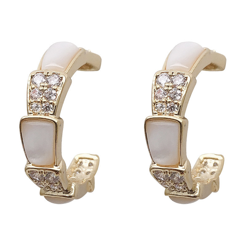 Anting Stud Bentuk C Aksen Batu Kristal Berlian Gaya Korea
