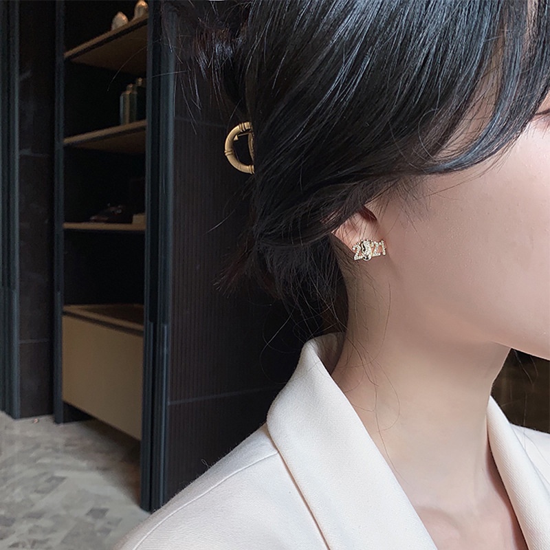 Sterling silver jarum gaya Korea Tahun Baru ornamen elegan bersih RedBull stud anting-anting wanita